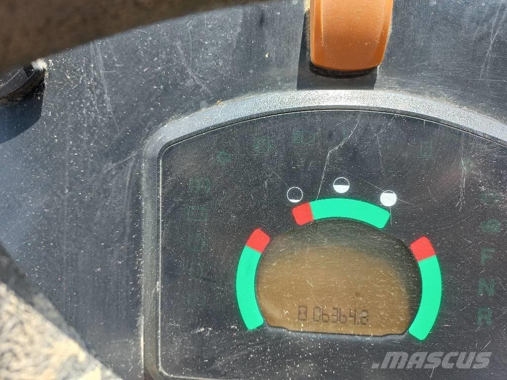 CAT 907 H Gumikerekes homlokrakodók