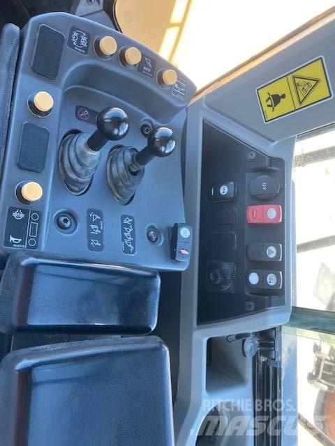 CAT 972 M Gumikerekes homlokrakodók