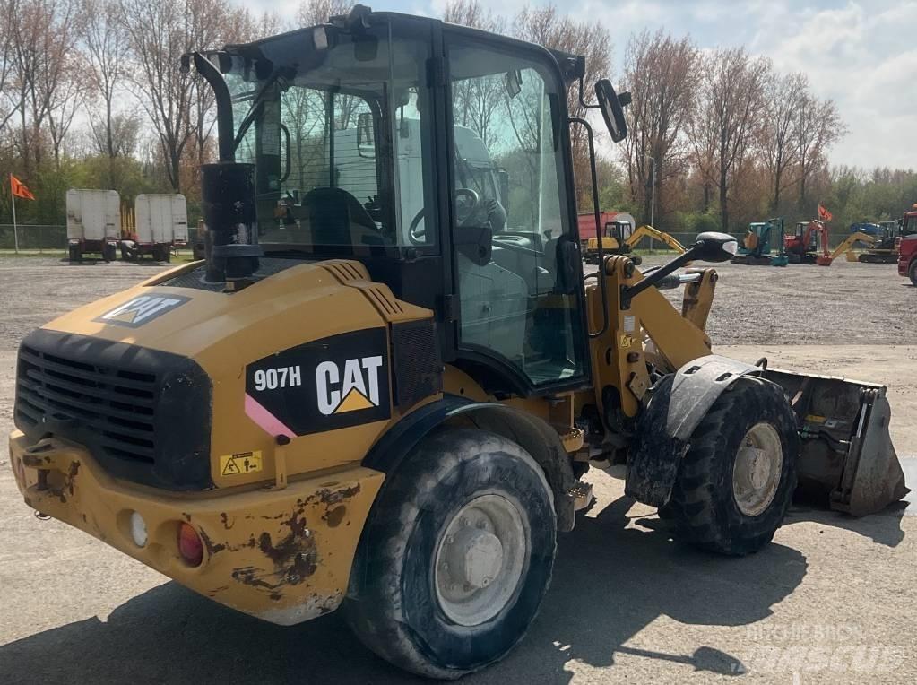 CAT 907 H Gumikerekes homlokrakodók