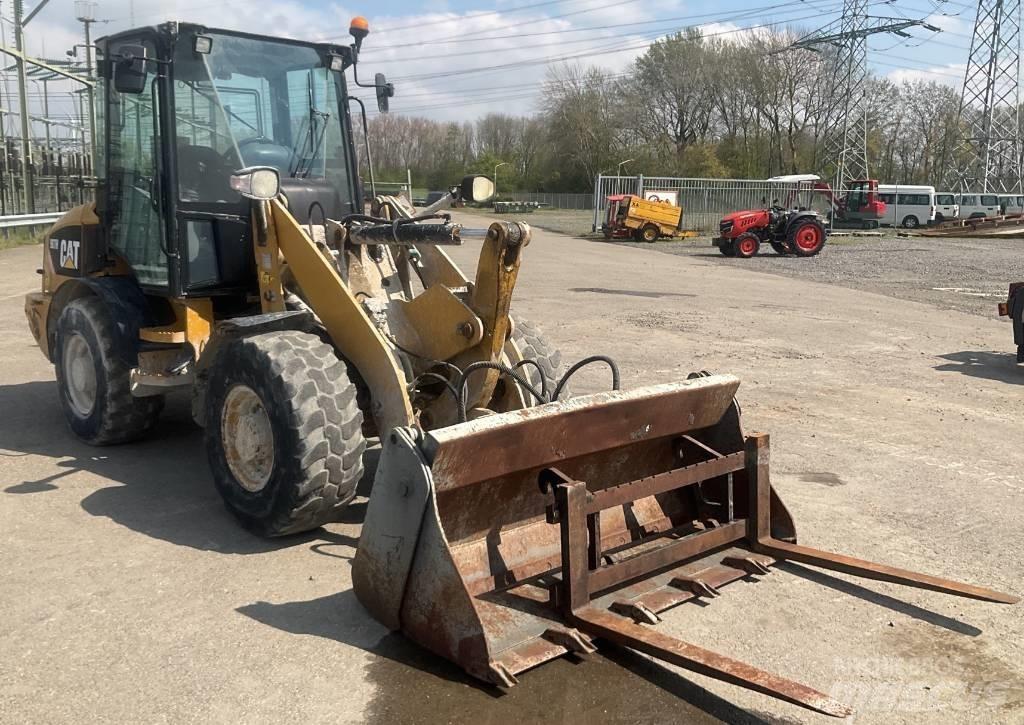 CAT 907 H Gumikerekes homlokrakodók