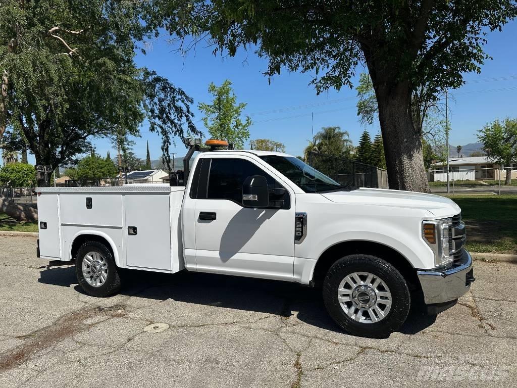 Ford F250 Kis teherszállító/Platós kocsi