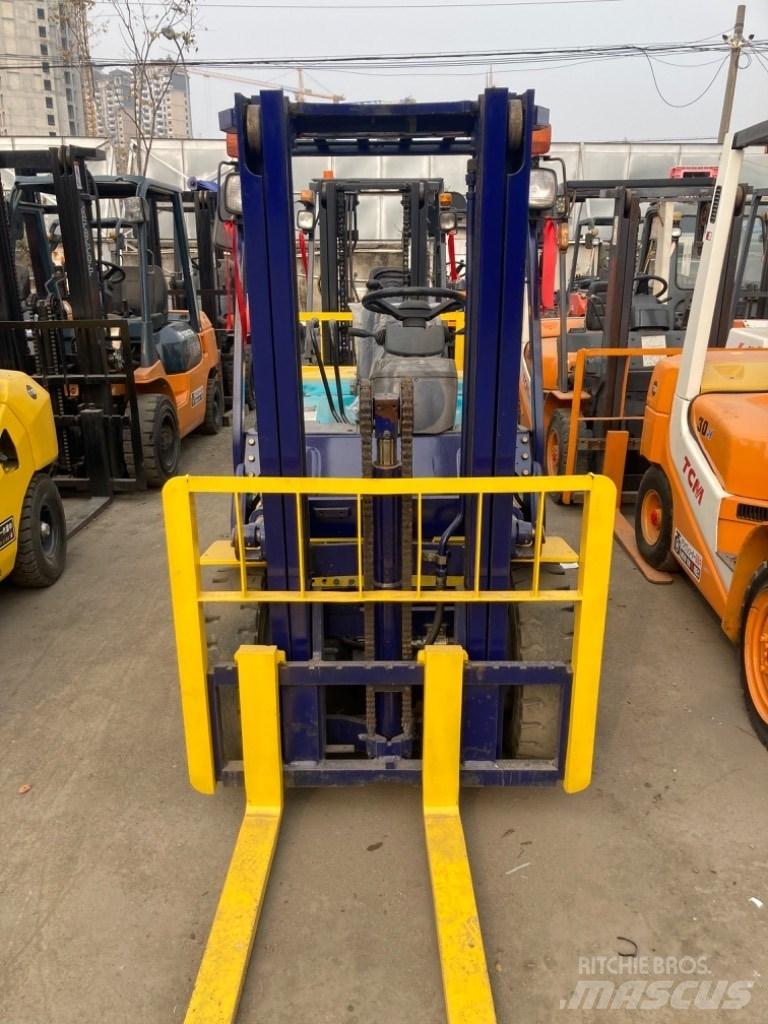 Komatsu FD25 Dízel targoncák