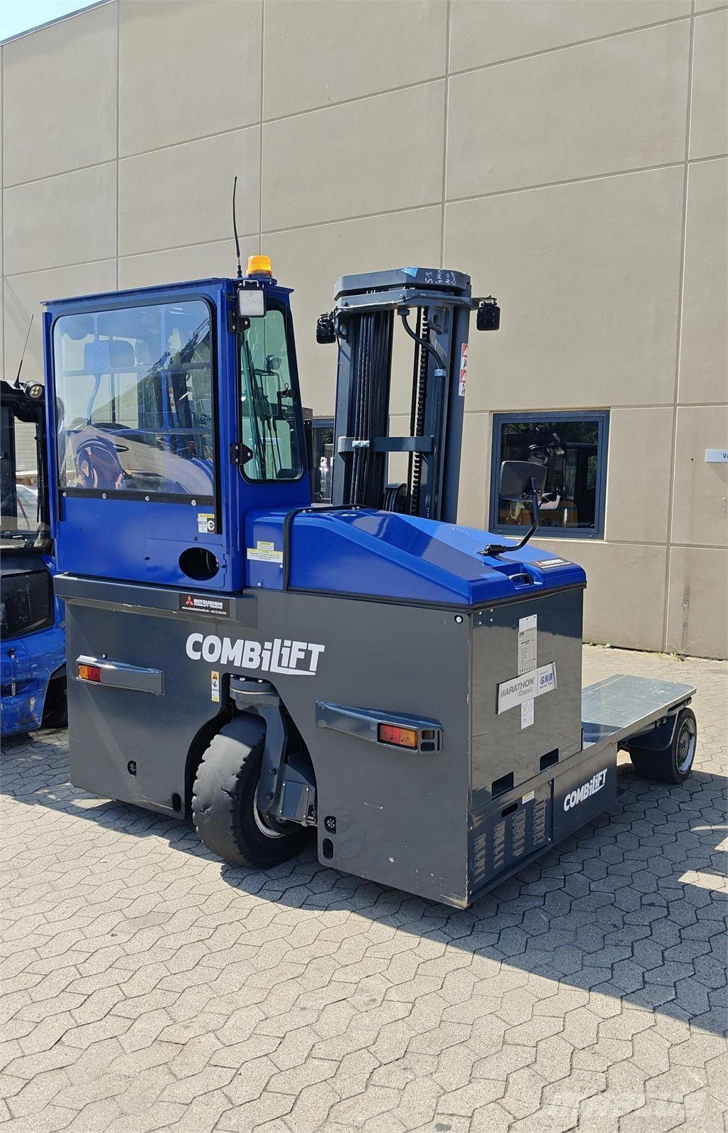 Combilift C4500E Tolóoszlopos négyutas targonca