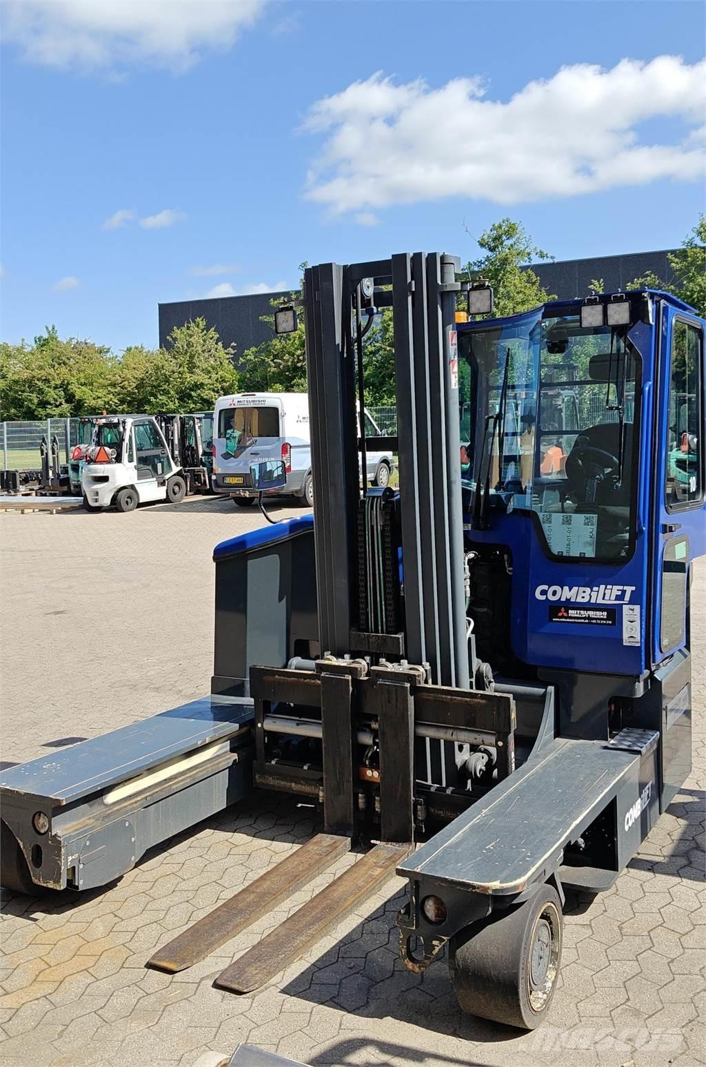 Combilift C4500E Tolóoszlopos négyutas targonca