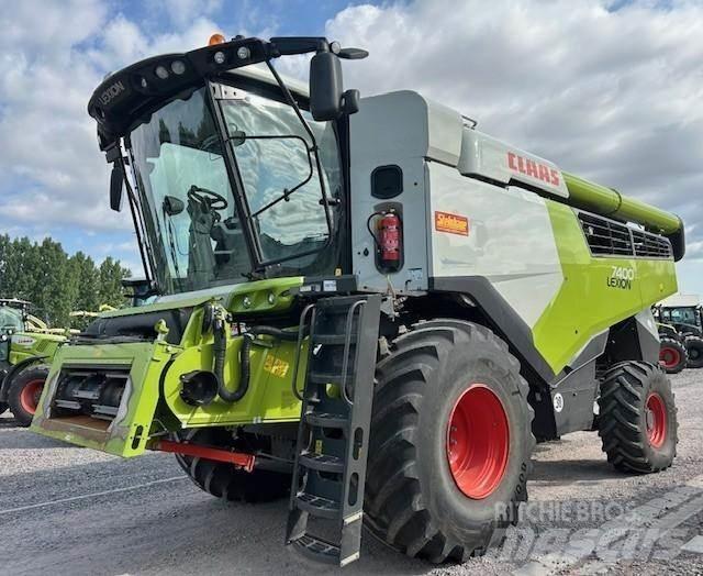 CLAAS LEXION 7400 Kombájnok