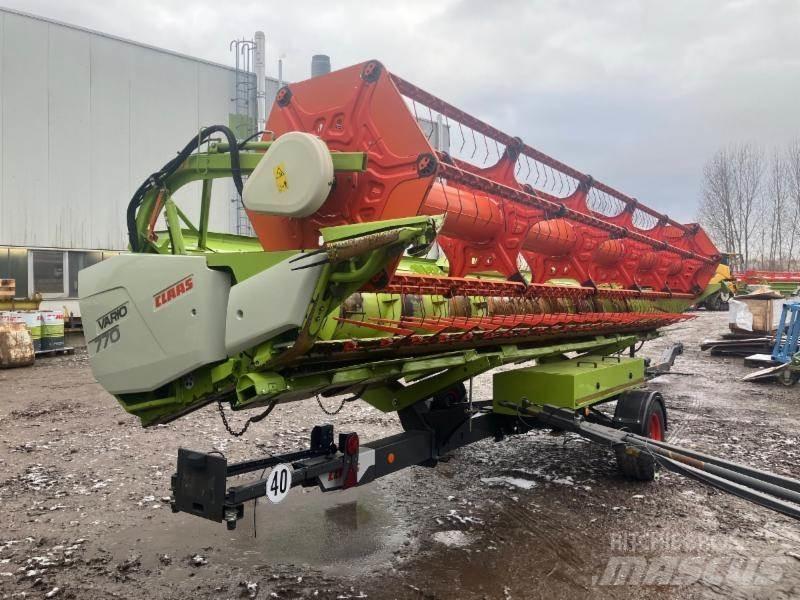CLAAS LEXION 7400 Kombájnok