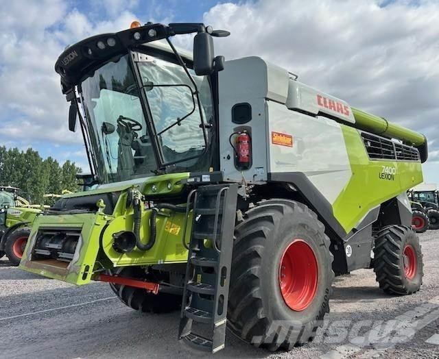 CLAAS LEXION 7400 Kombájnok
