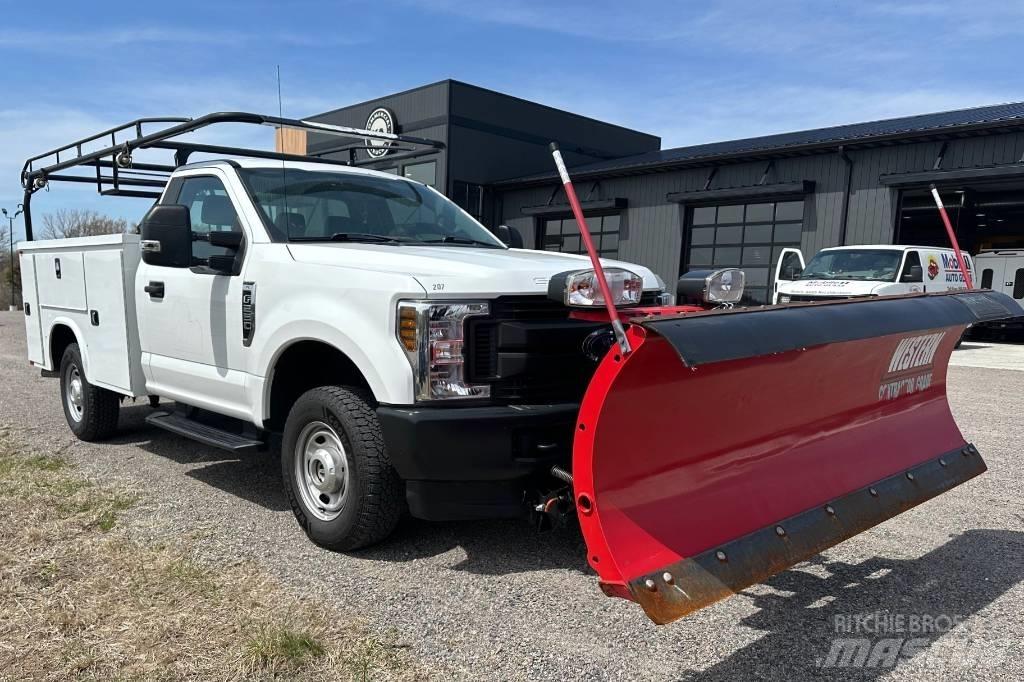 Ford F 250 XL SD Kis teherszállító/Platós kocsi
