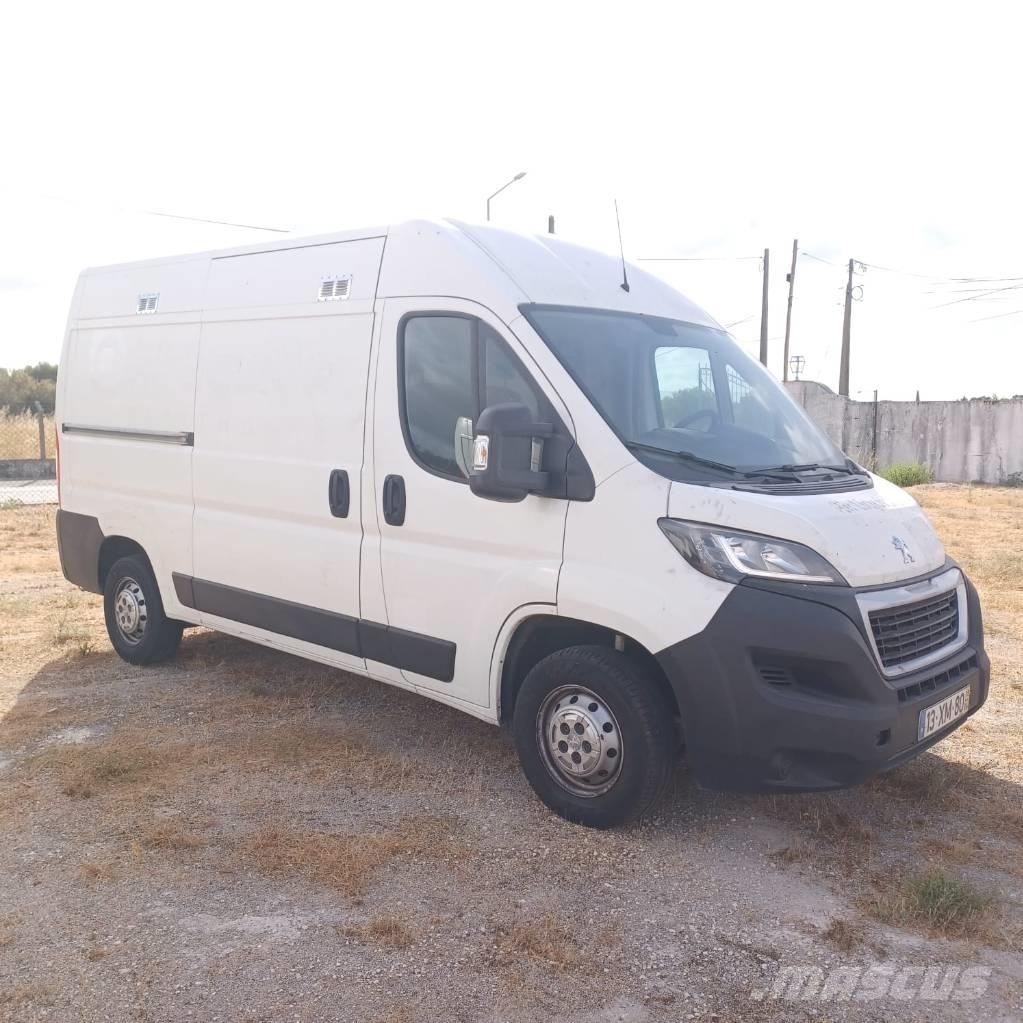 Peugeot Boxer Kis teherszállító/Platós kocsi