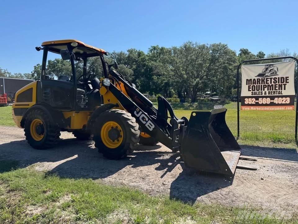 JCB 407 Gumikerekes homlokrakodók
