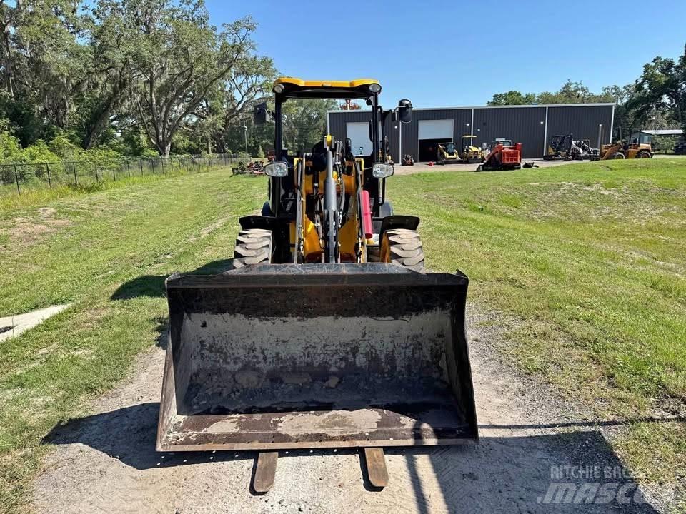 JCB 407 Gumikerekes homlokrakodók