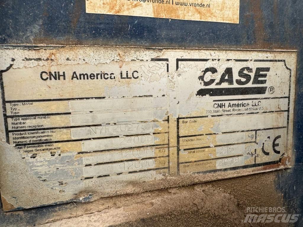 CASE 921E Gumikerekes homlokrakodók