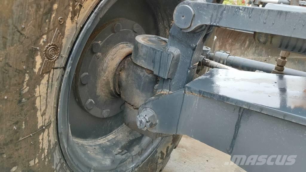 XCMG GR 180 Lánctalpas kotrók