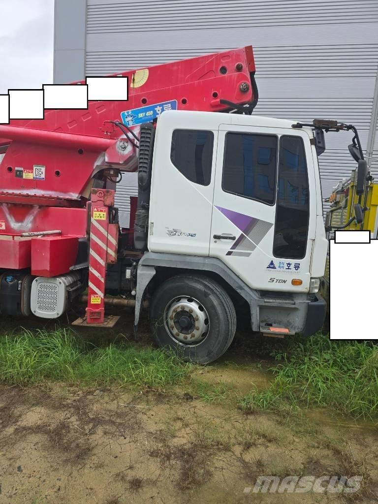 Horyong SKY450 Teherautóra szerelt emelők és állványok