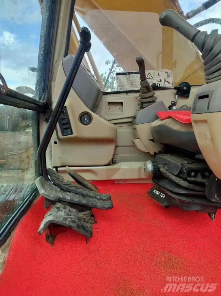 CAT 320 B L Lánctalpas kotrók