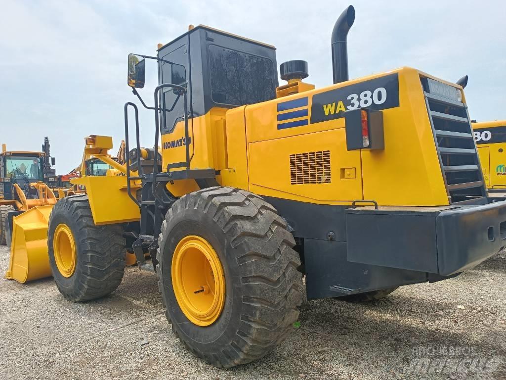Komatsu WA 380 Gumikerekes homlokrakodók