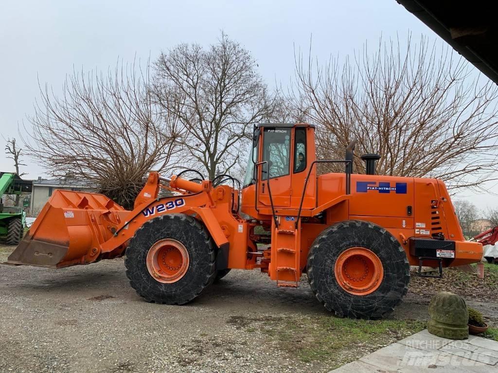Fiat-Hitachi W230 Gumikerekes homlokrakodók