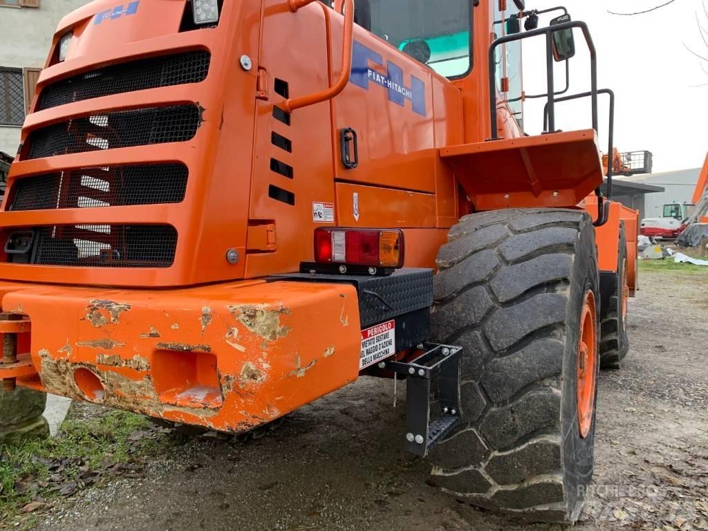 Fiat-Hitachi W230 Gumikerekes homlokrakodók