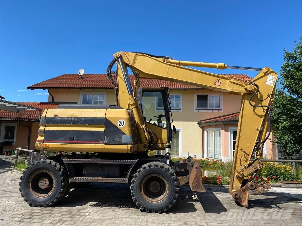 CAT M 312 Gumikerekes kotrók