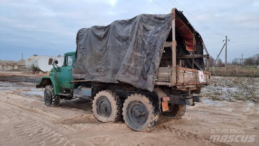 ZIL 157 K 6x6 Dobozos teherautók