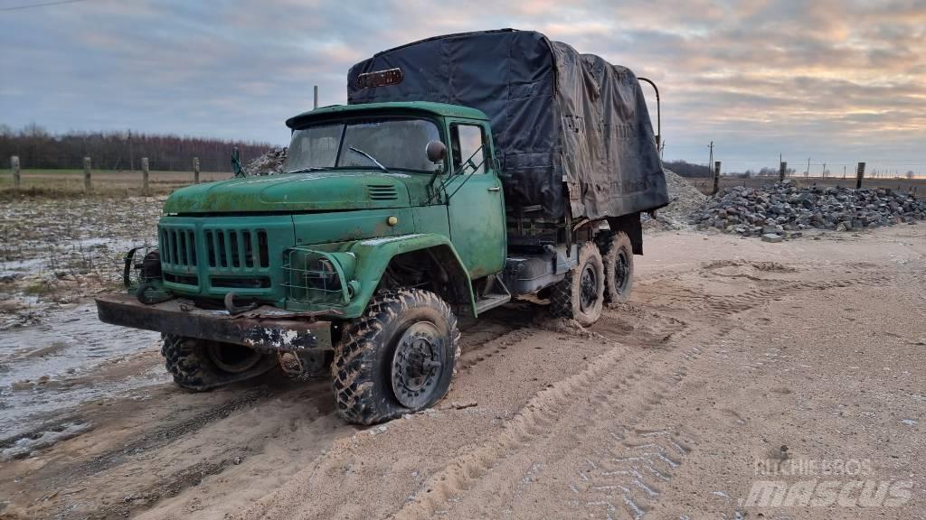 ZIL 157 K 6x6 Dobozos teherautók