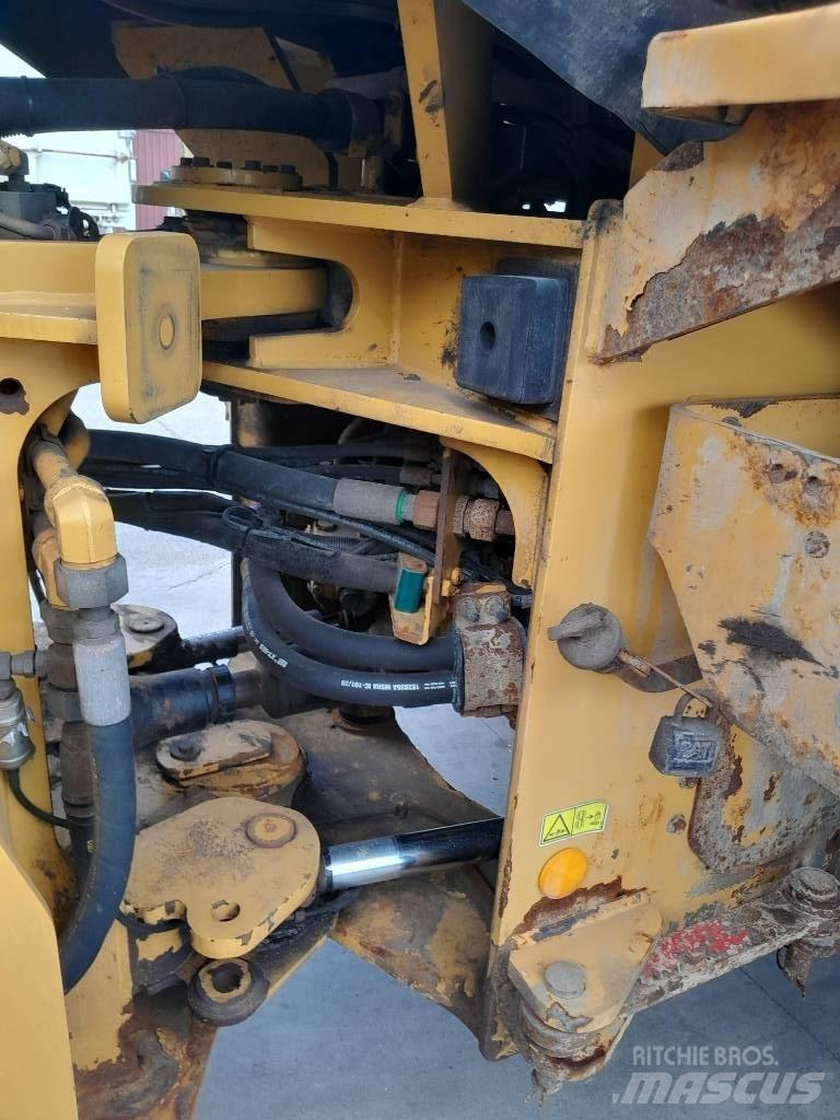 CAT 938 M Gumikerekes homlokrakodók