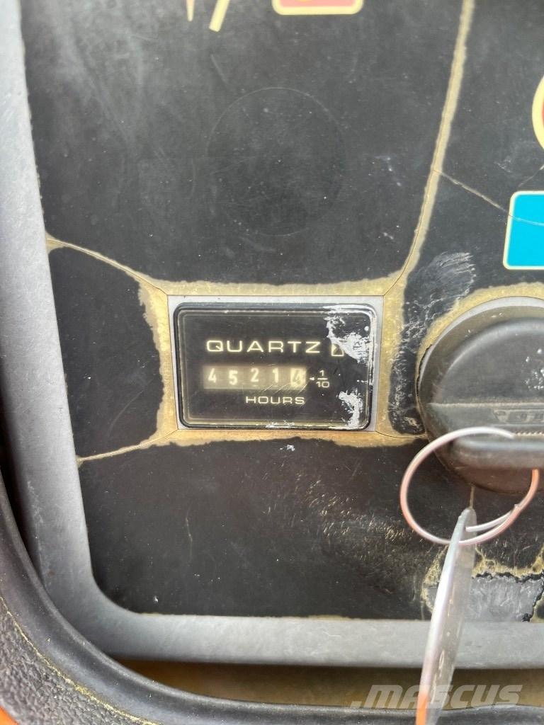 JLG 600 AJ Karos emelők