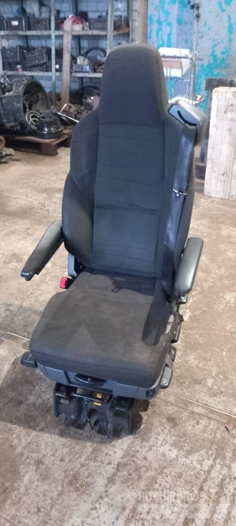 Scania R440  2627357 Vezetőfülke és belső tartozékok