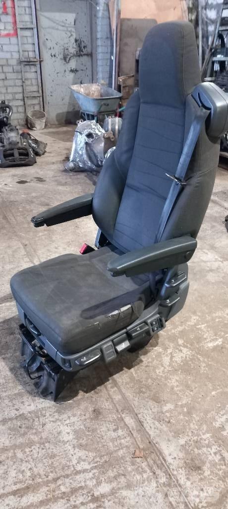 Scania R440  2627357 Vezetőfülke és belső tartozékok