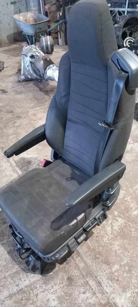 Scania R440  2627357 Vezetőfülke és belső tartozékok