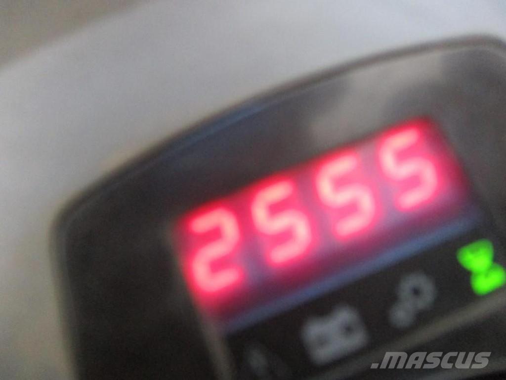 Toyota LPE250 Vezetőállásos alacsony emelőkocsi