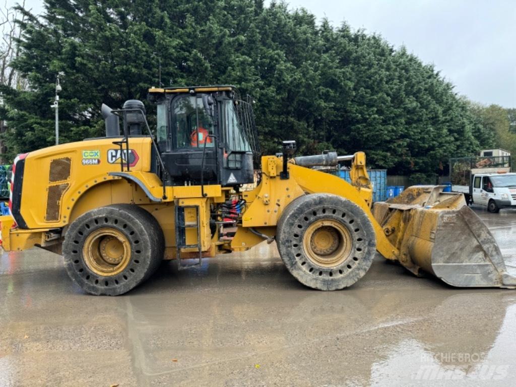 CAT 966 M Gumikerekes homlokrakodók