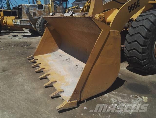 CAT 966 E Gumikerekes homlokrakodók