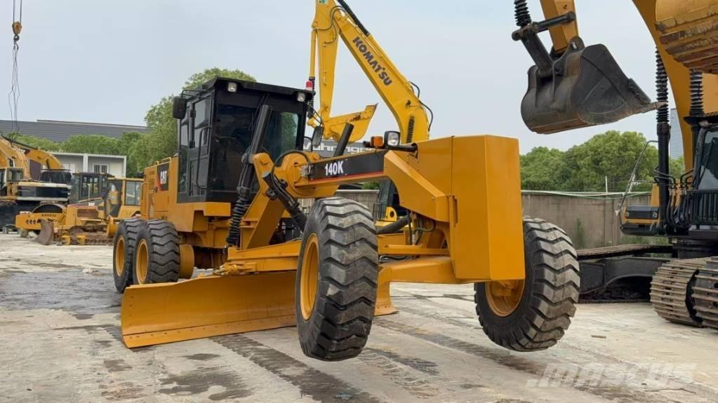 CAT 140K Gréderek