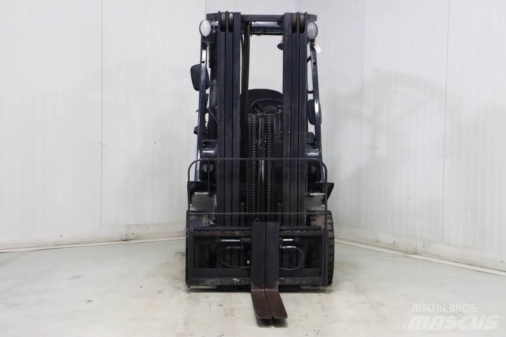 Nissan U1D2A20LQ Gázüzemű targoncák