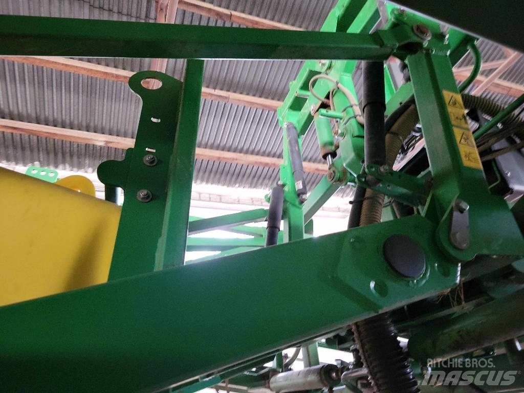 John Deere 732 Vontatott trágyaszórók