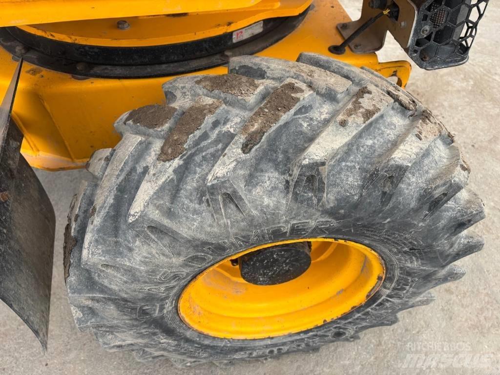 JCB 3STH 2S5 Mezei dömperek