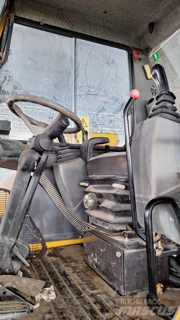Komatsu PW 110 Gumikerekes kotrók