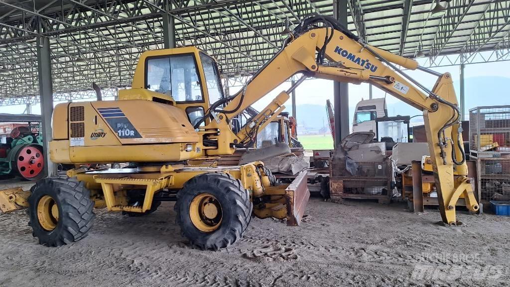 Komatsu PW 110 Gumikerekes kotrók