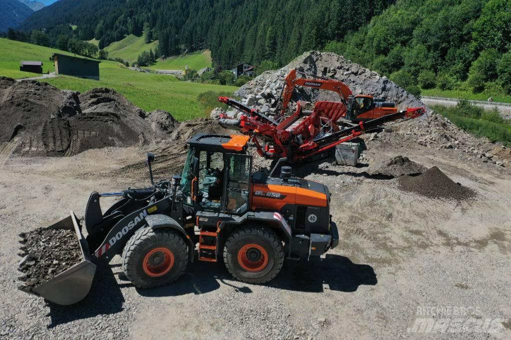 Doosan DL 250 Gumikerekes homlokrakodók