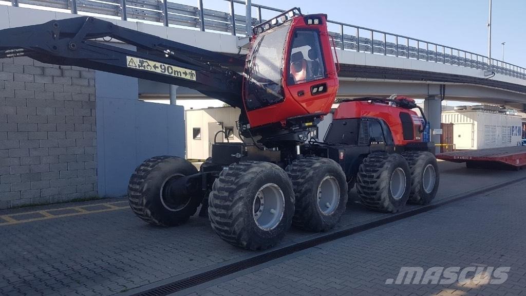 Komatsu 931 XC Betakarítók