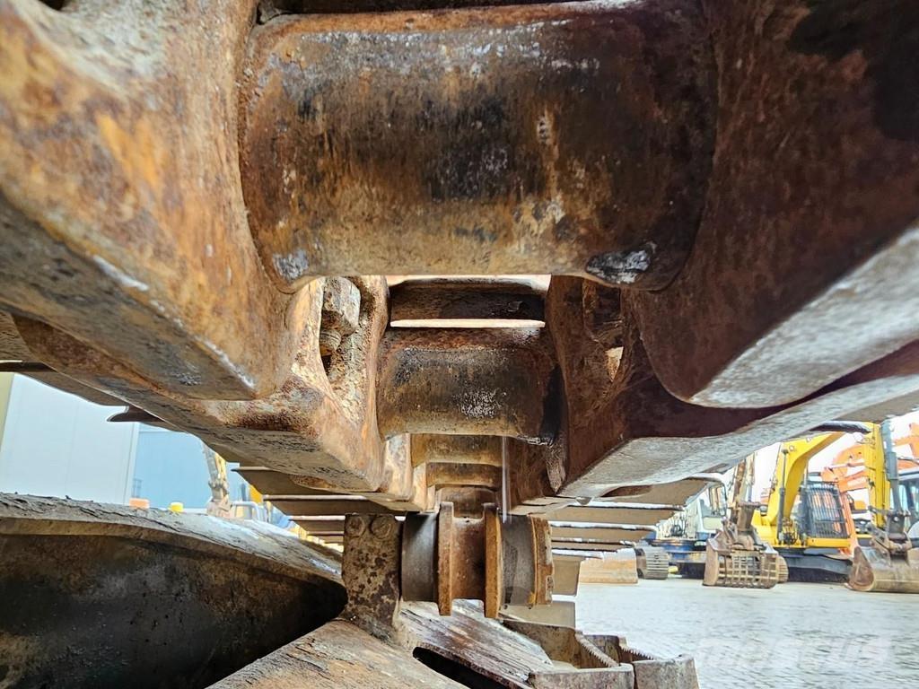 Komatsu HB215LC-2 Lánctalpas kotrók