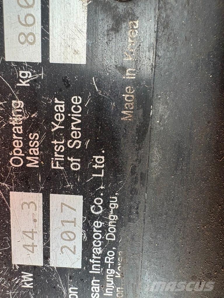 Doosan DX 85 R Közepes (midi) kotrók 7 t - 12 t