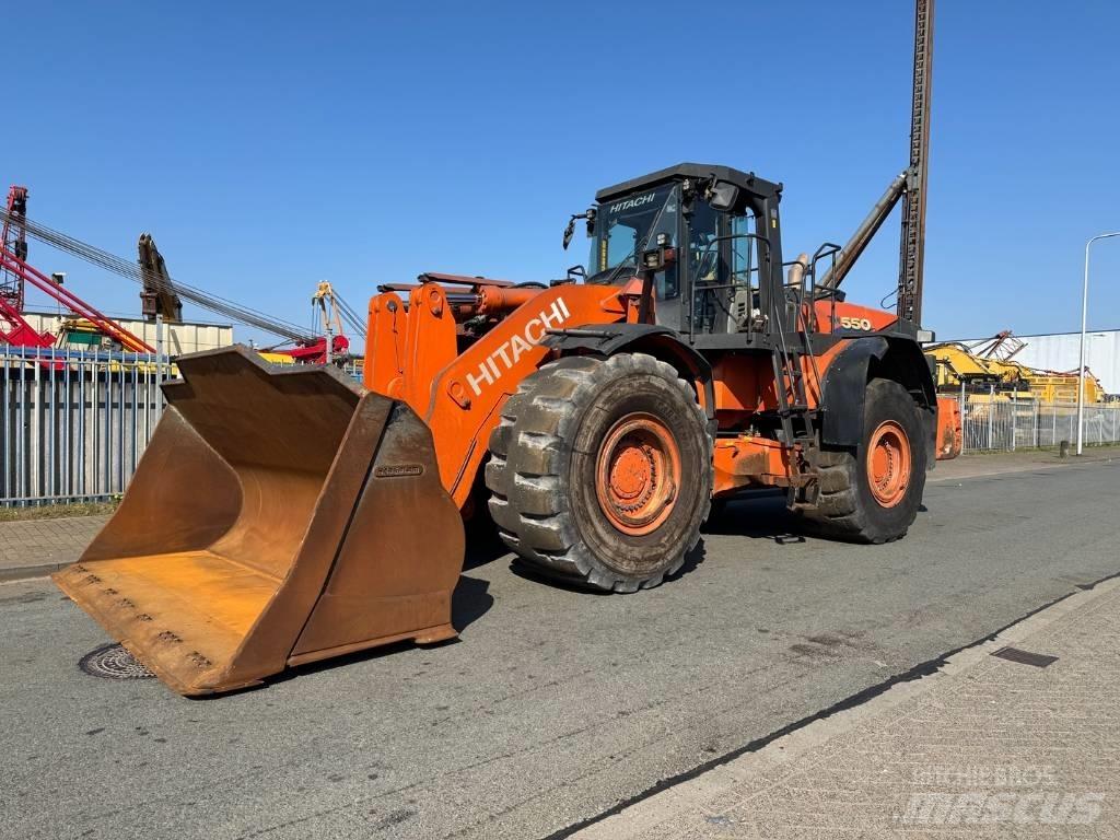 Hitachi ZW 550-6 Gumikerekes homlokrakodók