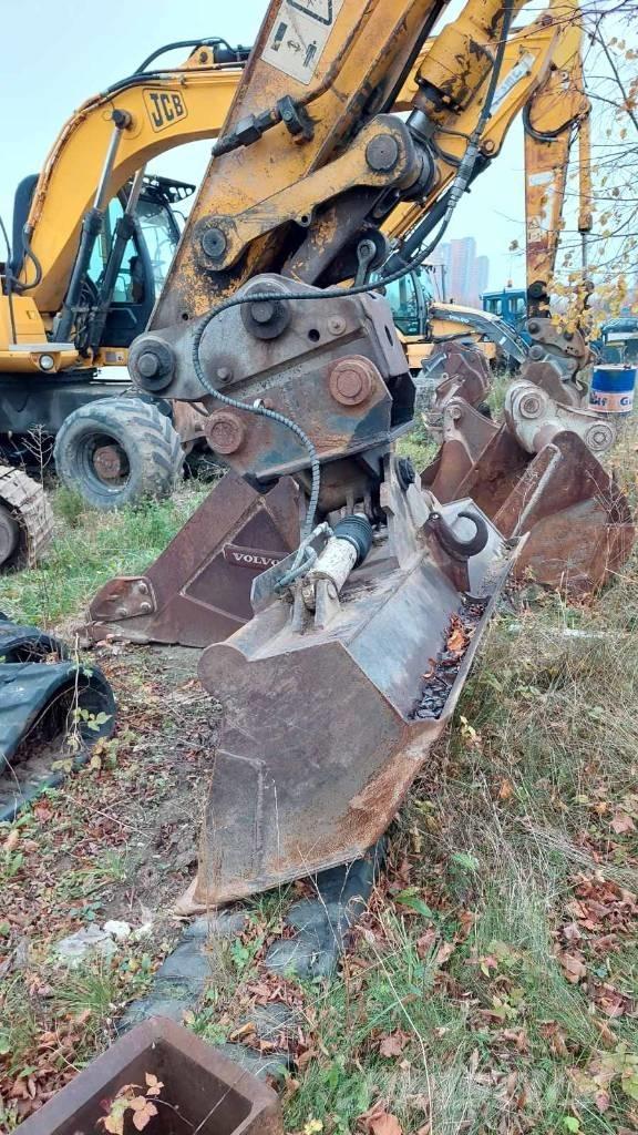 JCB JS 220 LC Lánctalpas kotrók