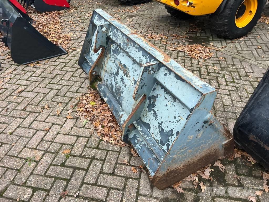 Kramer 318 Gumikerekes homlokrakodók