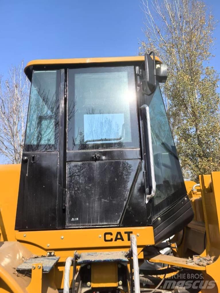CAT 966H Gumikerekes homlokrakodók