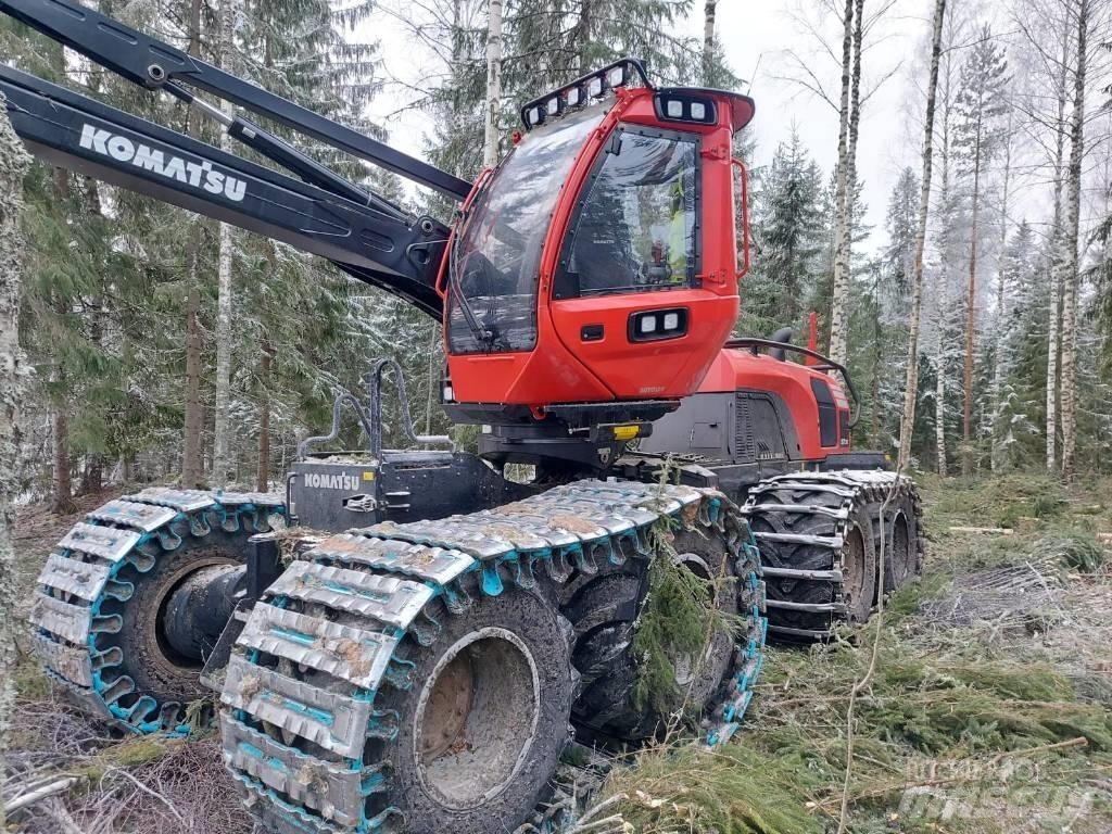 Komatsu 931 XC Betakarítók