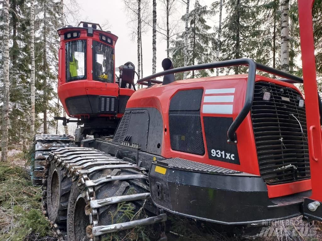 Komatsu 931 XC Betakarítók