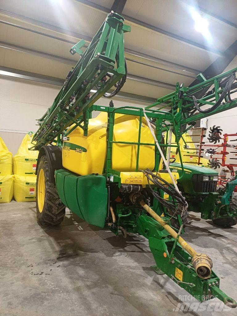 John Deere 740 i Vontatott trágyaszórók